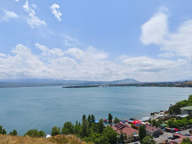 청정 호수에 새겨진 천년의 기도 - 세바나방크 수도원의 힐링 여정