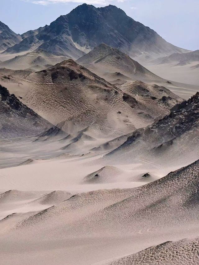 【黑獨山｜闖入地球水墨畫，這片遺世獨立的月球之境】