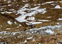 雪山之眸：野馬海子與貢嘎山系的冬日對話