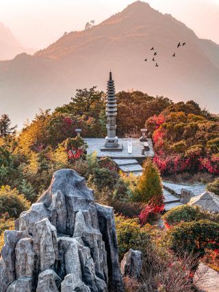 I rarely use the word "stunning" to describe an off-the-beaten-path small city