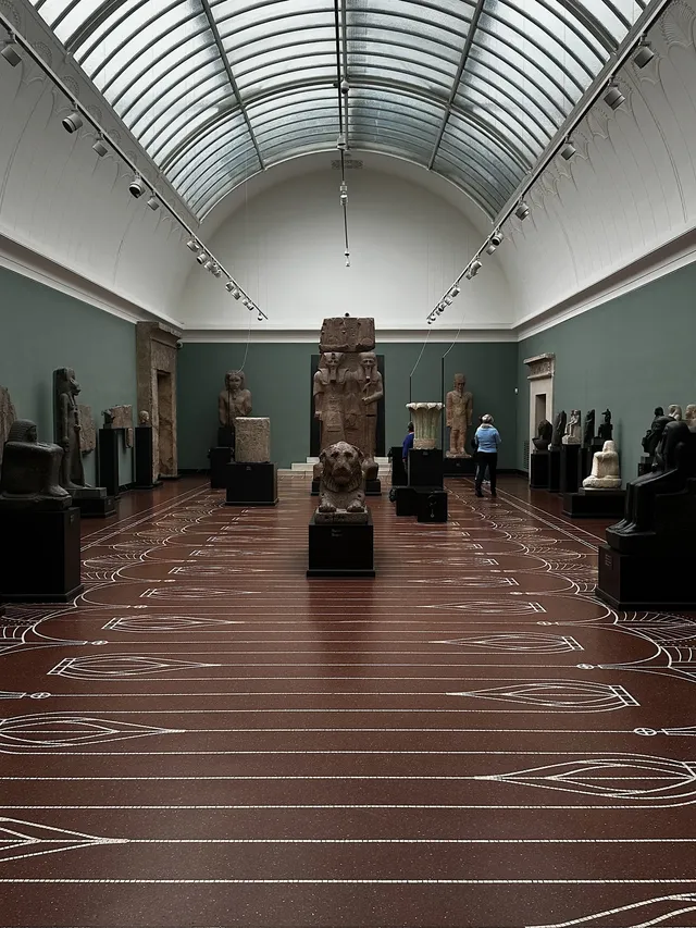 在嘉士伯美術館，我差點錯過了牆上的畫