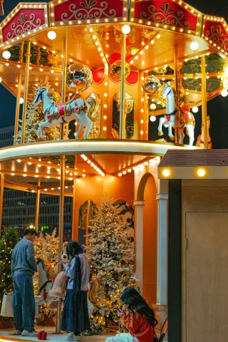 닝보에서 해 질 녘부터 밤까지 이어지는 크리스마스 풍경이 정말 최고예요