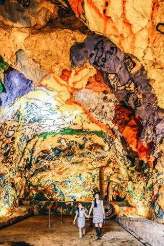 Kunming's newest cultural and tourism destination! The "Nan Xiao Ka" air-raid shelter industrial-style coffee shop is amazing!