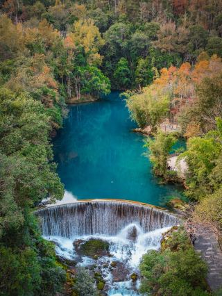Вход во время Праздника весны бесплатный! Семьи могут бесплатно полюбоваться «Изумрудом Земли» в живописном районе Либо Сяоцикун.