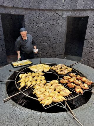 ร้านอาหารครัวภูเขาไฟในลันซาโรเต (Lanzarote)