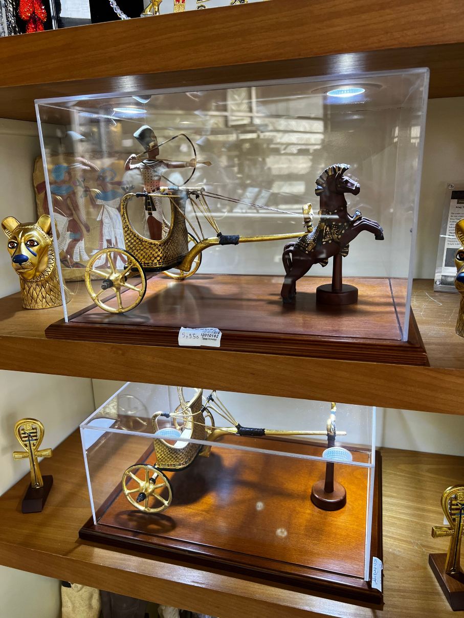 エジプト国立文明博物館（NMEC）と王家のミイラ室を巡る没入型体験