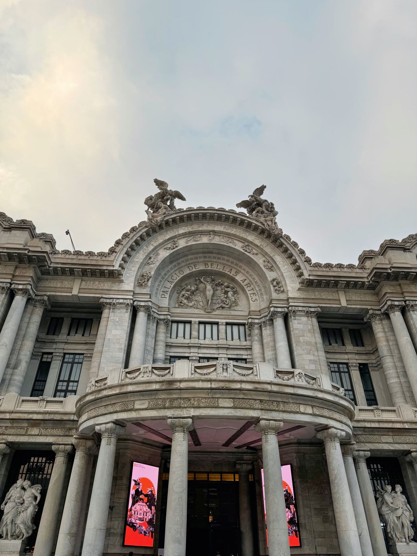 Mexico City | A comprehensive guide to attractions, shopping, art galleries, and markets!