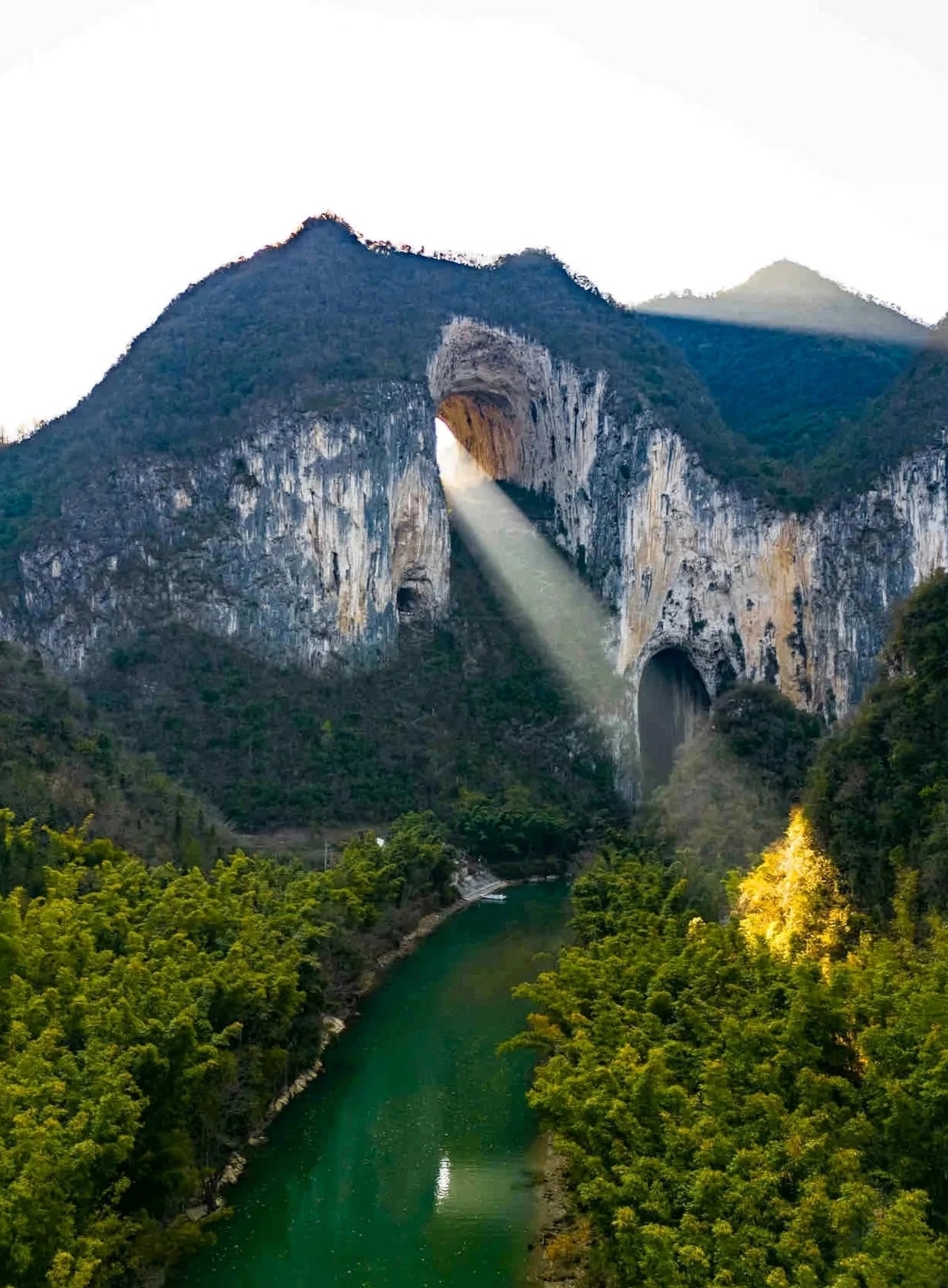 ฉันขอแนะนำสถานที่ที่ไม่ค่อยมีคนรู้จัก แต่สวยงามอย่างเหลือเชื่อแห่งหนึ่ง