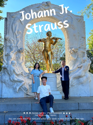 Vienna City Park: encounter the golden glow of the waltz king