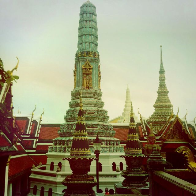 All that GLITTERS is the GRAND PALACE!