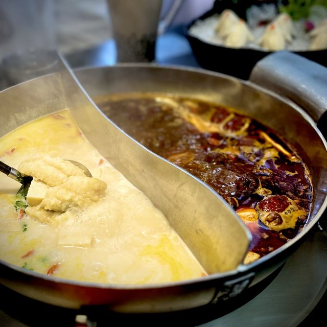 📍香港太古|湊湊甄選 · 湯底配料都係完美嘅火鍋體驗🍲 超可愛Q彈企鵝丸🐧 📍香港太古|湊湊甄選 · 湯底配料都係完美嘅火鍋體驗🍲 超可愛Q彈企鵝丸🐧