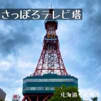 北海道「さっぽろテレビ塔」は下から眺めると迫力大