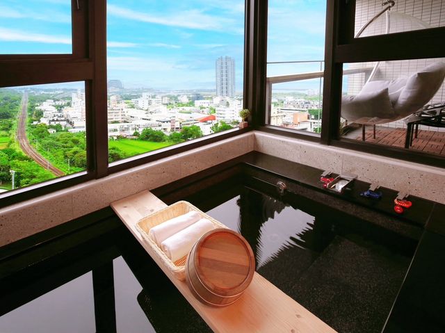94耍廢高樓層溫泉泳池渡假宅