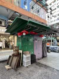 香港特色街道之一。旺角花園街