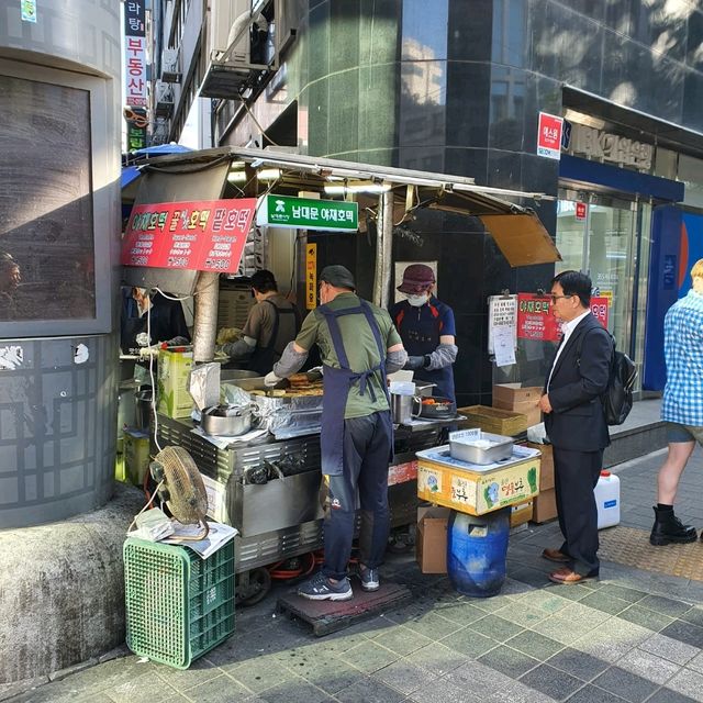 Shopping At Namdaemun Market 