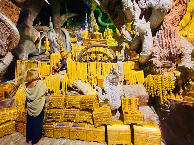 วัดมณีวงศ์ นครนายก ถ้ำพญานาค ที่สวยมาก