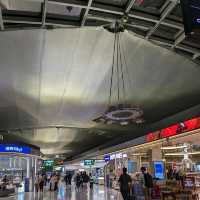 スワンナプーム国際空港は、２４時間お買い物出来るし、ラウンジが使えて、とっても便利で綺麗な空港