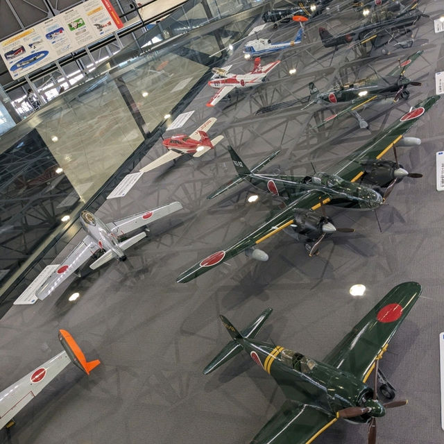 飛行機の離着陸が間近で見学できる航空ミュージアム