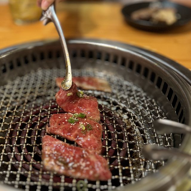 📍香港旺角｜大眾燒肉酒場 · 人均唔洗$500就食到嘅高級燒肉放題🔥 有齊和牛壽喜燒各款靚肉！