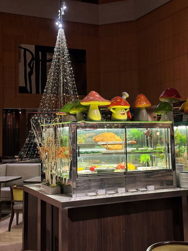 《台北》喜來登飯店內松葉蟹吃到飽 泰國美食節登場-十二廚
