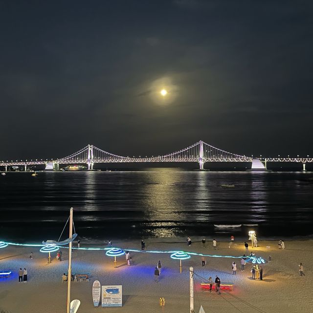 낮과 밤 모두 아름다운 부산 광안리 해수욕장