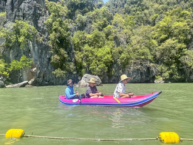 นั่งเรือแคนูเที่ยวถ้ำลอด อ่าวพังงา