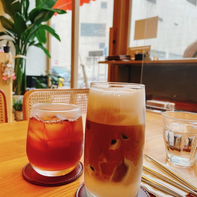 [鬧市中的寧靜。Hikari Cafe]