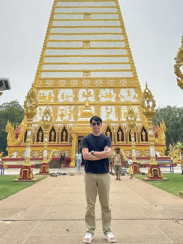 วัดพระธาตุหนองบัว วัดสวยคู่เมืองอุบลราชธานี