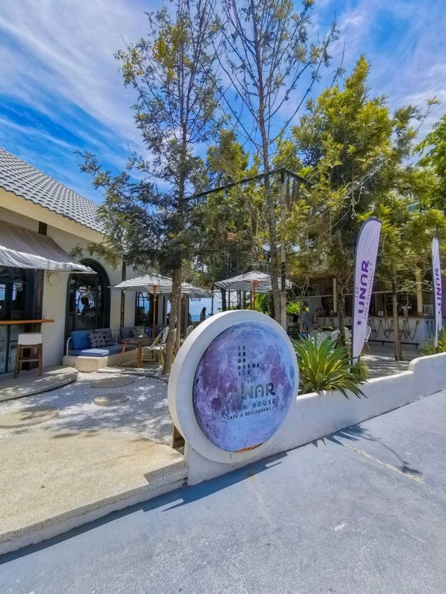 The Lunar Beach House พัทยา
