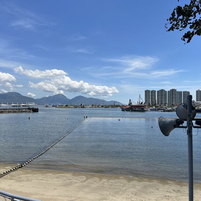 屯門青山灣泳灘水天一色