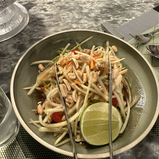 板橋凱撒大飯店 蓮花泰式料理！網美風裝潢、輕奢華的體驗！