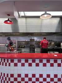 ［香港］ FIVE GUYS🇭🇰｜香港必吃美國連鎖速食店 漢堡超juicy🤤 