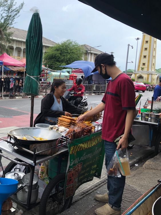 ตระเวนหาของอร่อย เดินทางง่ายมากๆ