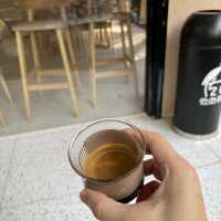☕️【肇慶Hipster必訪！佐佑茶飲】挑戰你味蕾的微光咖啡小屋！