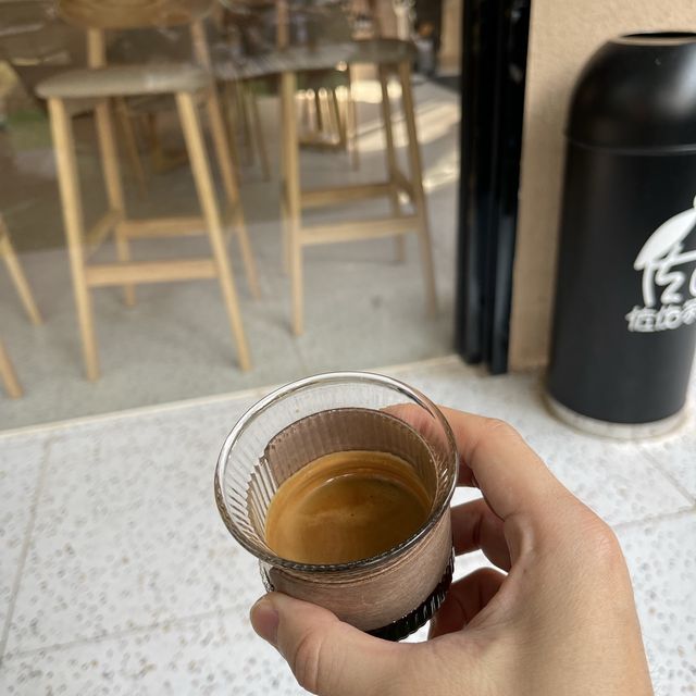 ☕️【肇慶Hipster必訪！佐佑茶飲】挑戰你味蕾的微光咖啡小屋！