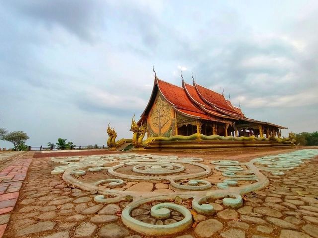 เก็บแสงเช้า ณ วัดสิรินธรวรารามภูพร้าว 