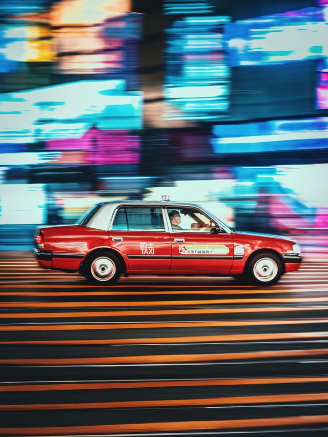 Capture this dynamic photo of a HK taxi in Causeway Bay! 📷