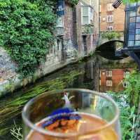 「Canterbury市區必去！The old weaver’s house旁小河通道，享受英國田園風景！」