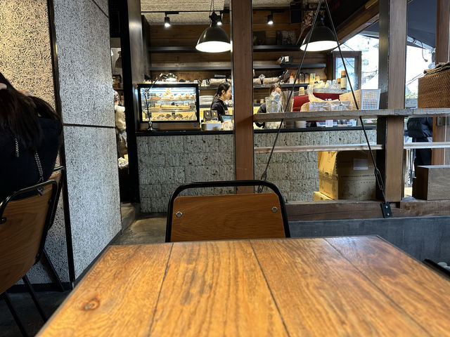東京・門前仲町。『MONZ CAFE』の苺アンドック