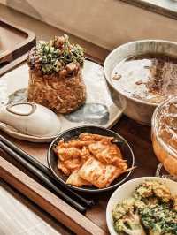 超好拍的木系復古風台南寔藏家溫體牛肉麵米糕🍴