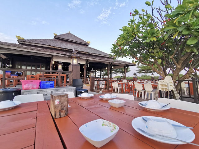 “ระเบียงทะเล” ร้านอาหารวิวสวย ริมทะเลบางปู