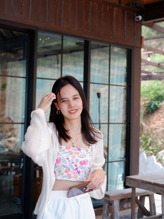 ริมผา ชมวิว