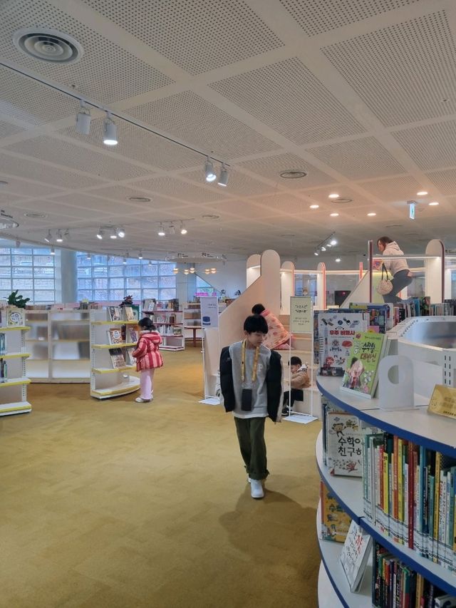 추운 겨울엔 도서관 데이트