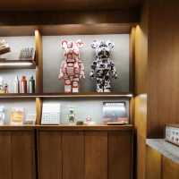 Otaku Room, Hidden inside a Shoestore