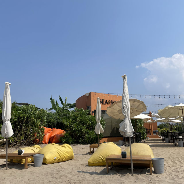 Sea you soon cafe’ : คาเฟ่ริมชายหาดบางแสน