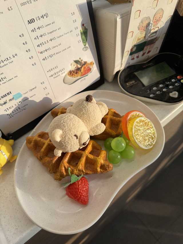 귀여운 곰돌이 크로플이 있는 디저트 맛집 감성카페 밀로우 