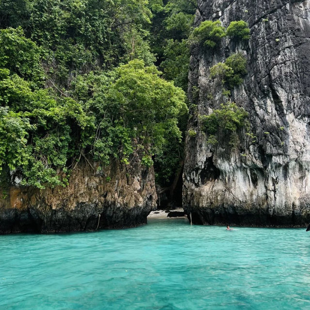 探索泰國之美：神秘的Koh Hong島🌴✨