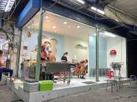 นายปาดหมึกย่างหมวกแดง ร้านเก่าแก่เมืองปากน้ำ