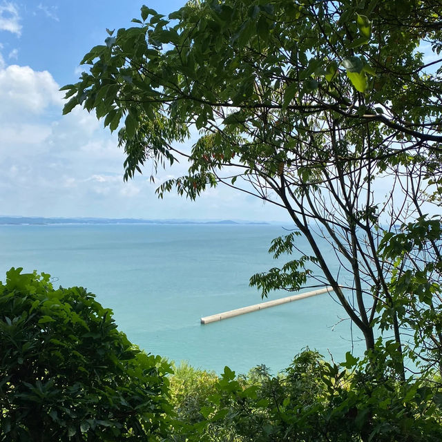 穴見海岸：大自然鬼斧神工，日落絕美景緻