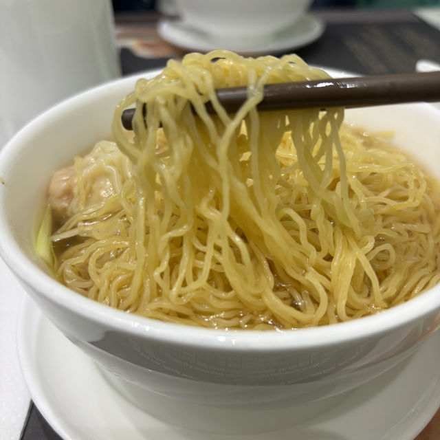 【香港・銅鑼湾】ミシュラン一つ星の老舗のお粥と麺類の専門店「何洪記粥麵專家」